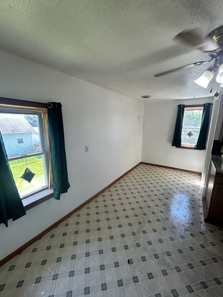 706 S Monroe St #3 - Photo 5 of 13
