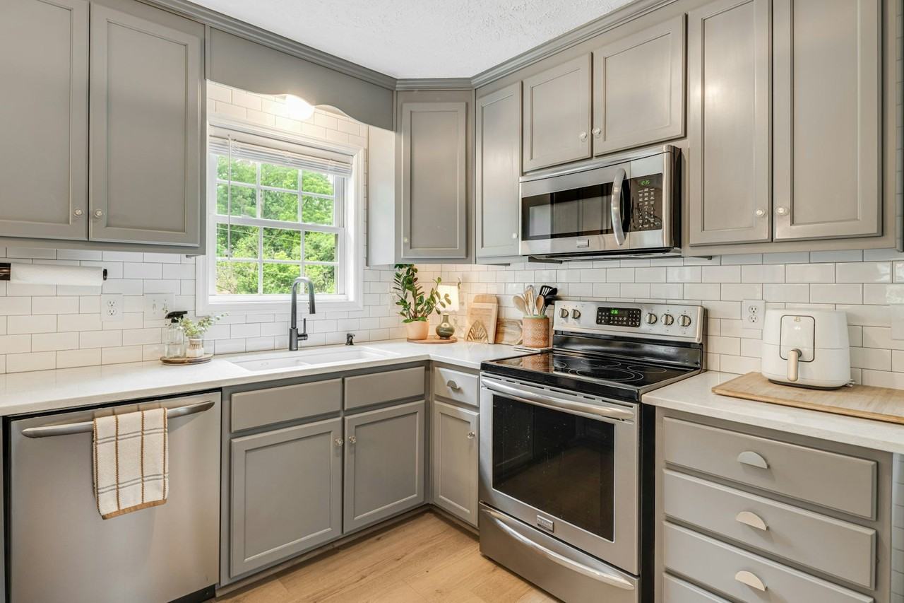52 Shady Oak Drive - Photo 5 of 18