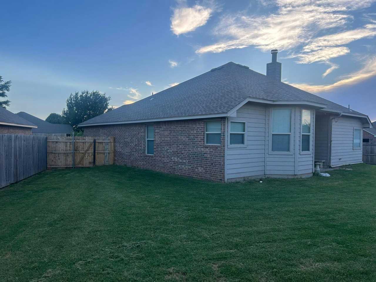 2400 Rookhaven Ln - Photo 4 of 35