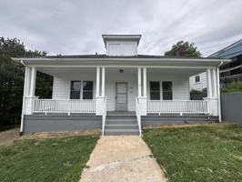 featured image of 224 Moffett St #1