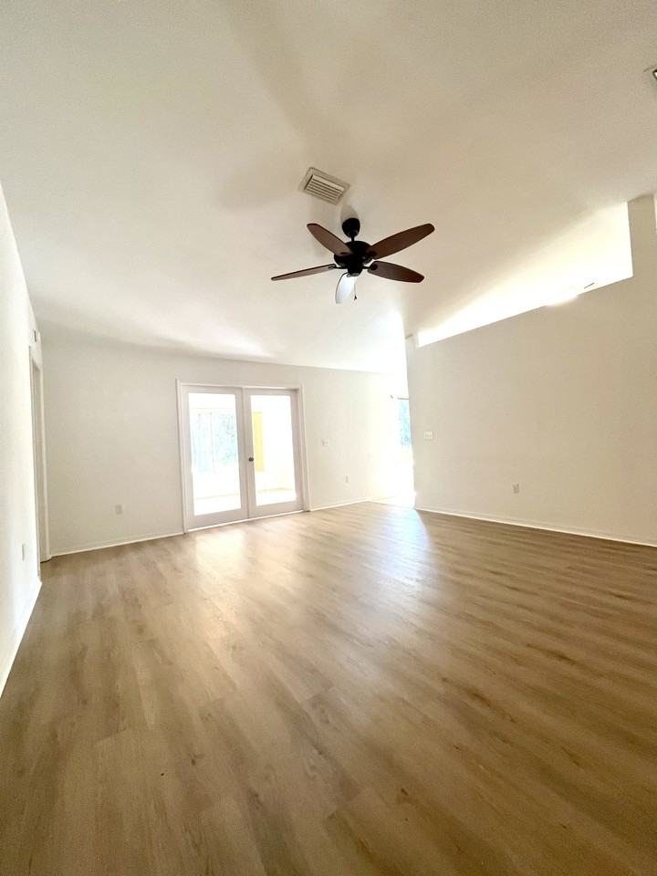 4118 Nw 62nd Ave - Photo 2 of 17