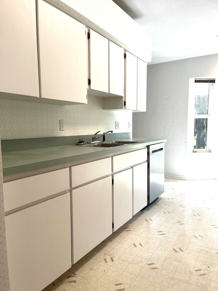 4118 Nw 62nd Ave - Photo 3 of 17