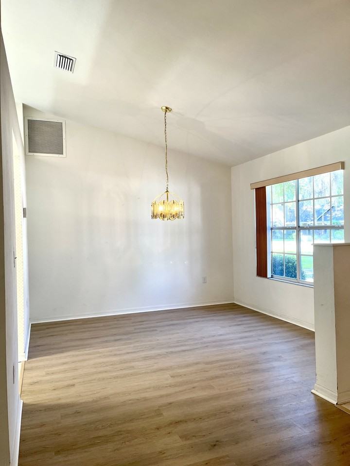 4118 Nw 62nd Ave - Photo 5 of 17