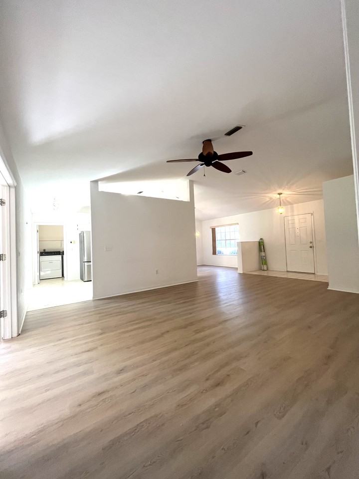 4118 Nw 62nd Ave - Photo 6 of 17