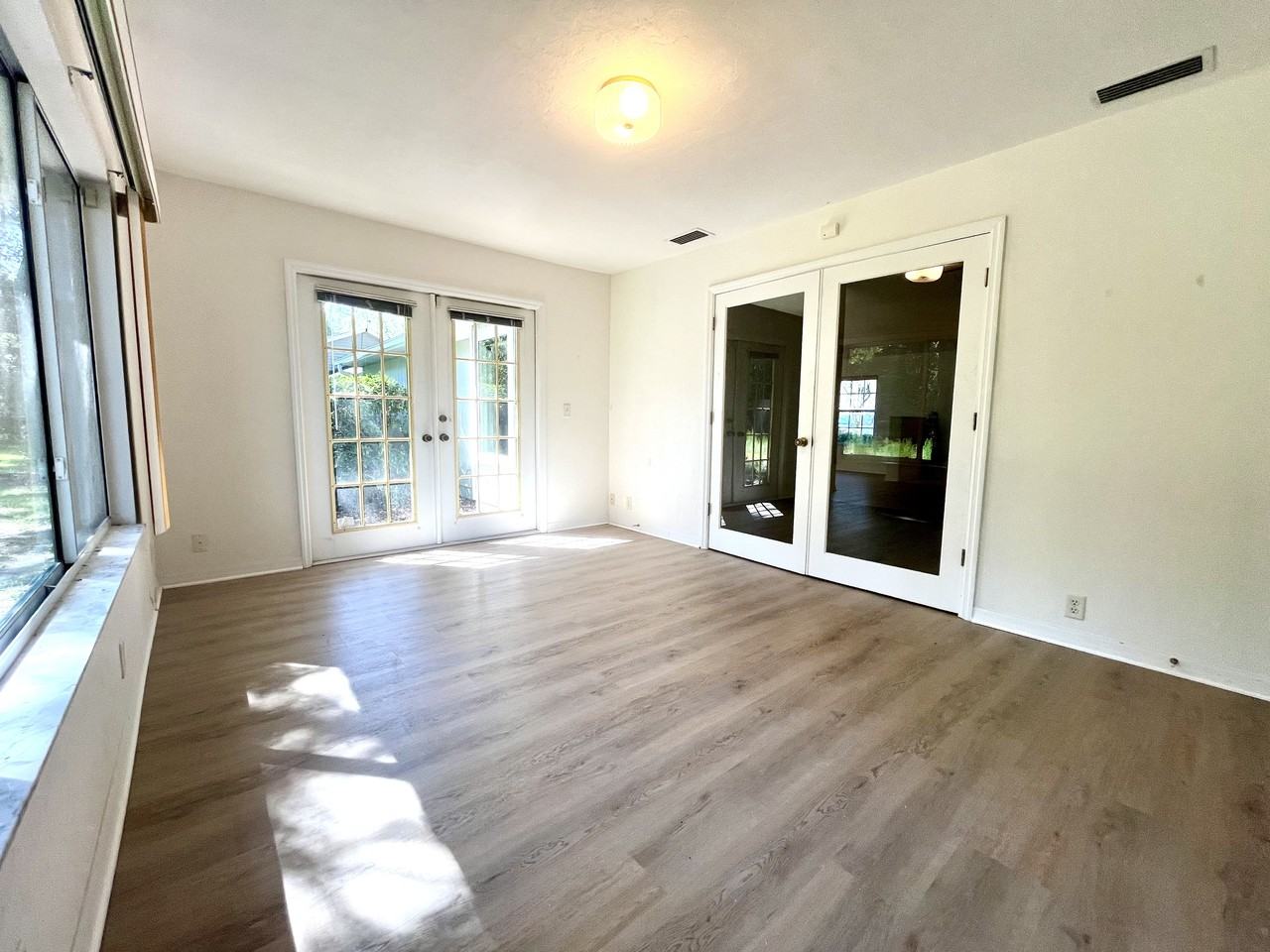4118 Nw 62nd Ave - Photo 7 of 17