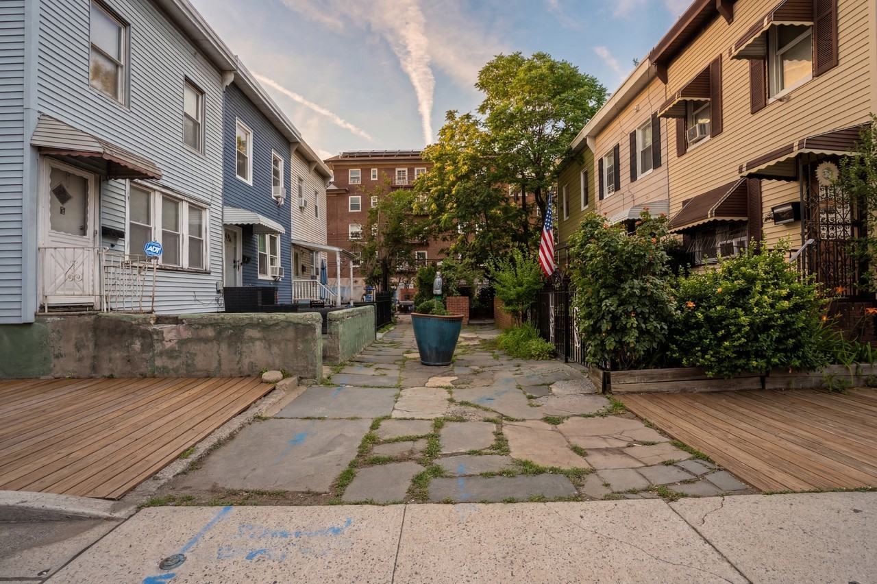 6 Rademan Pl #1