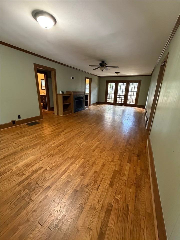 104 W Boles St - Photo 3 of 15