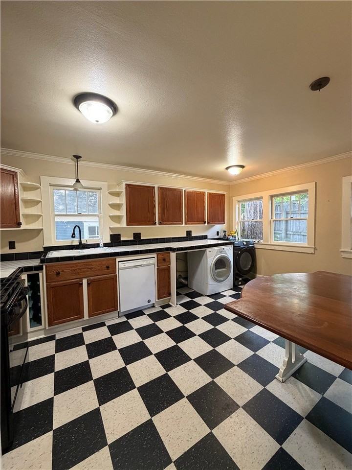 104 W Boles St - Photo 4 of 15