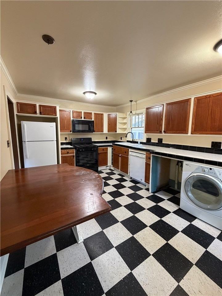 104 W Boles St - Photo 5 of 15