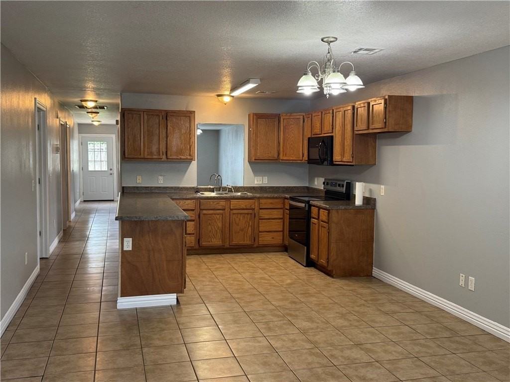 860 Mockingbird Ln - Photo 3 of 14