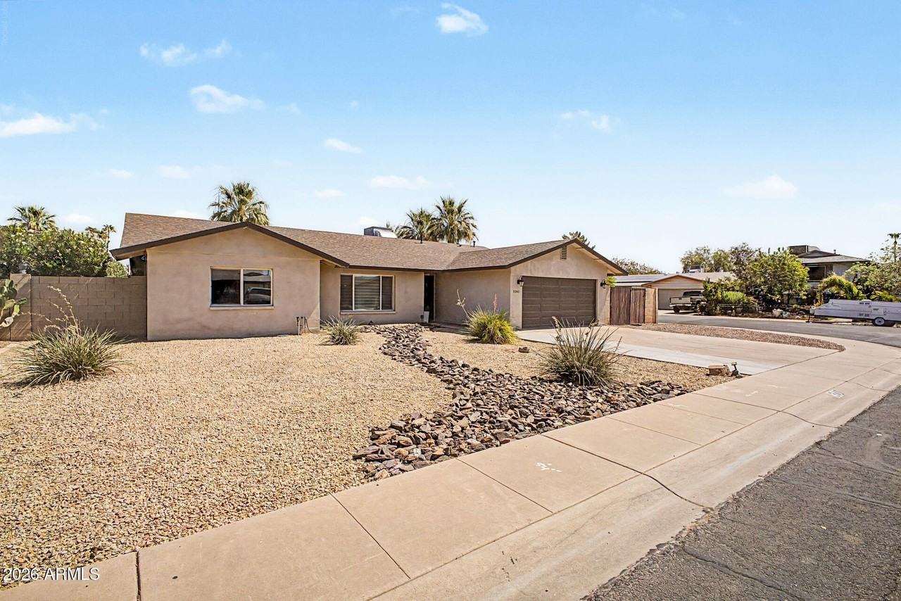 1340 E Donner Dr - Photo 3 of 28