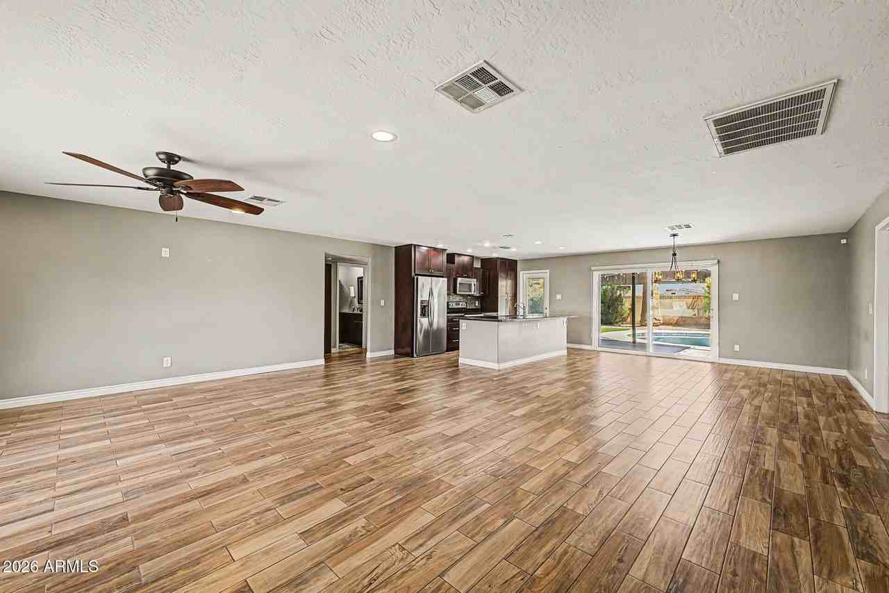 1340 E Donner Dr - Photo 4 of 28