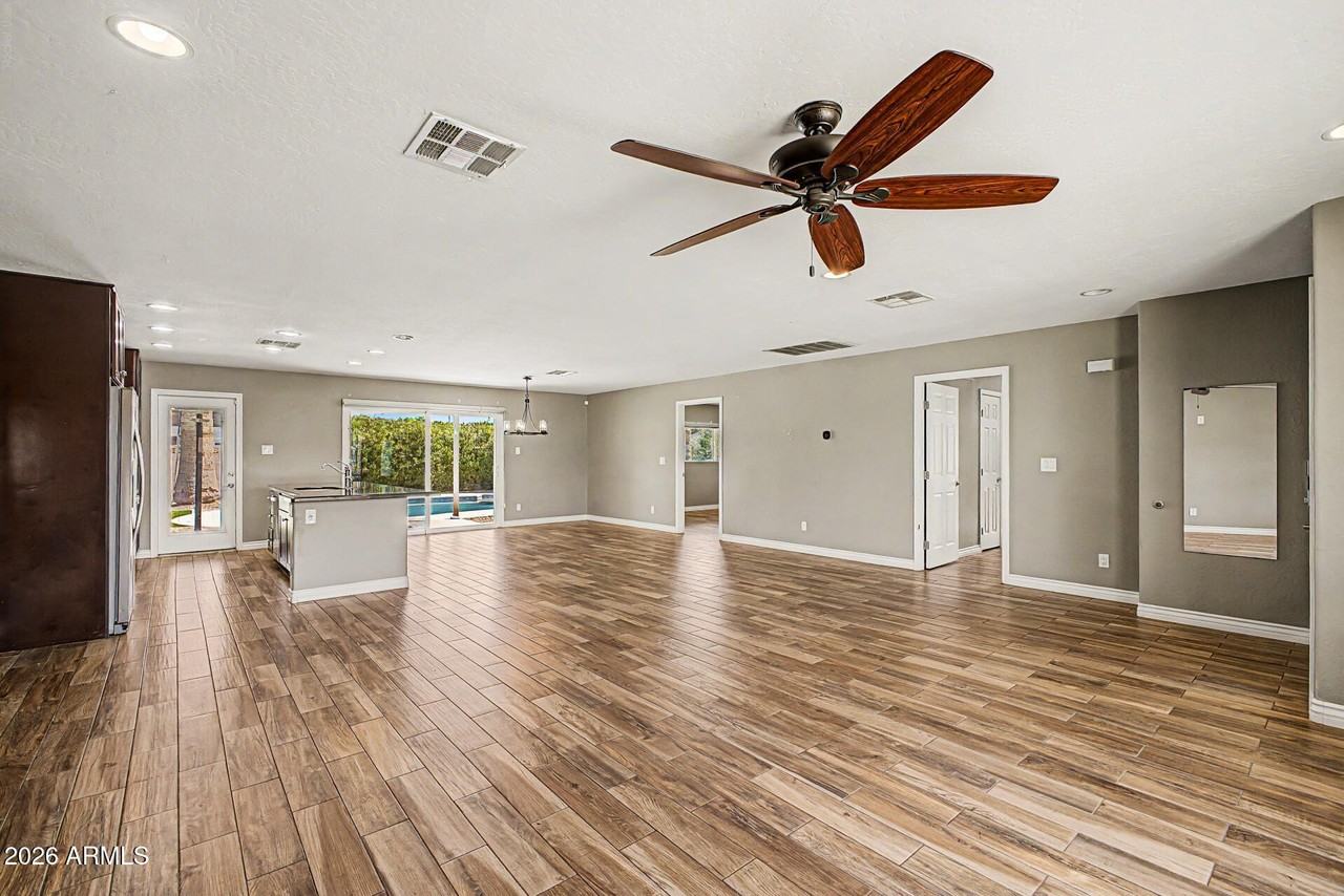 1340 E Donner Dr - Photo 5 of 28