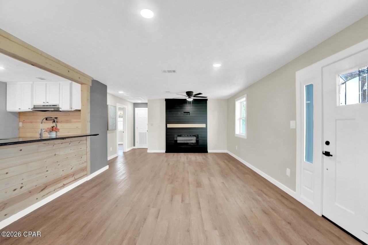 1408 Wilmont Ave - Photo 4 of 48