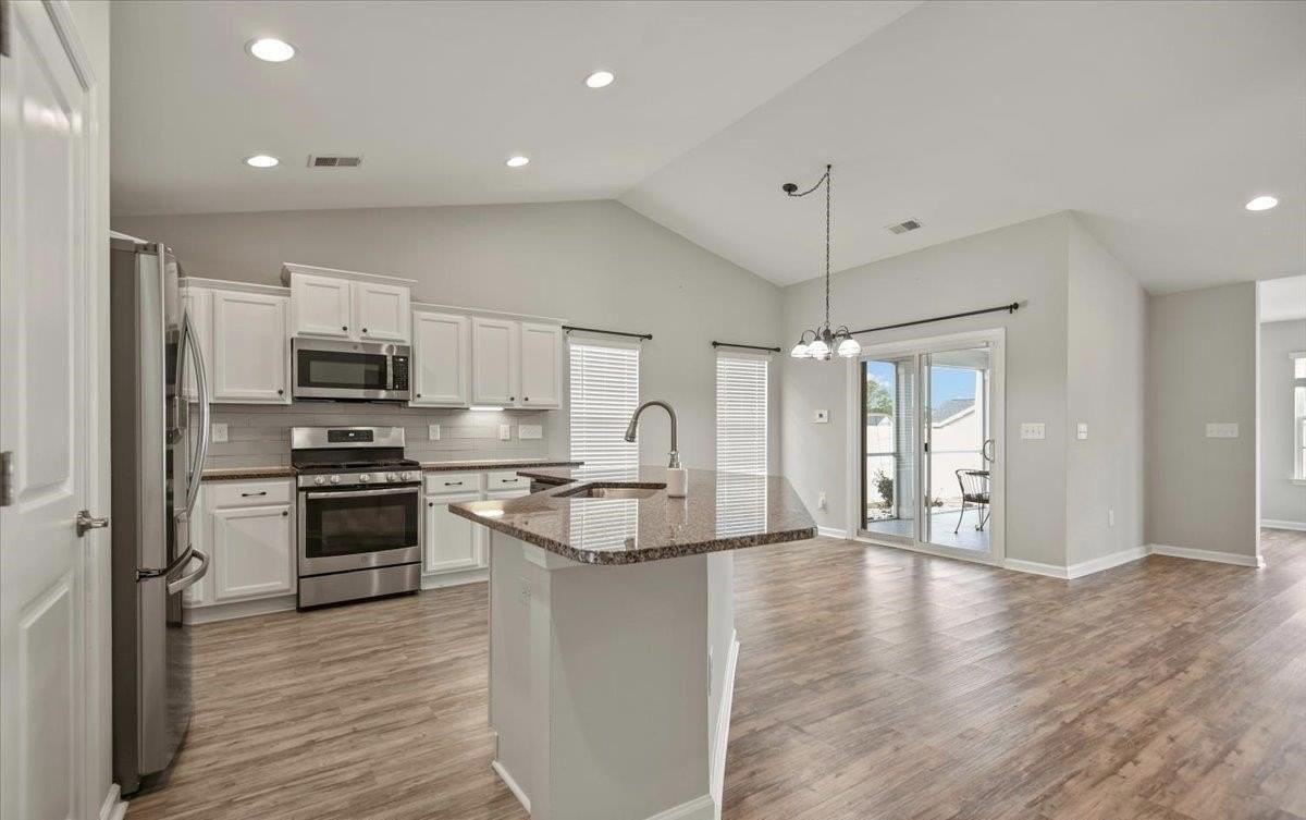3720 Park Pointe Ave - Photo 5 of 24