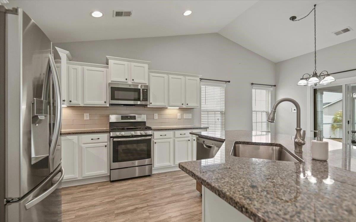 3720 Park Pointe Ave - Photo 6 of 24
