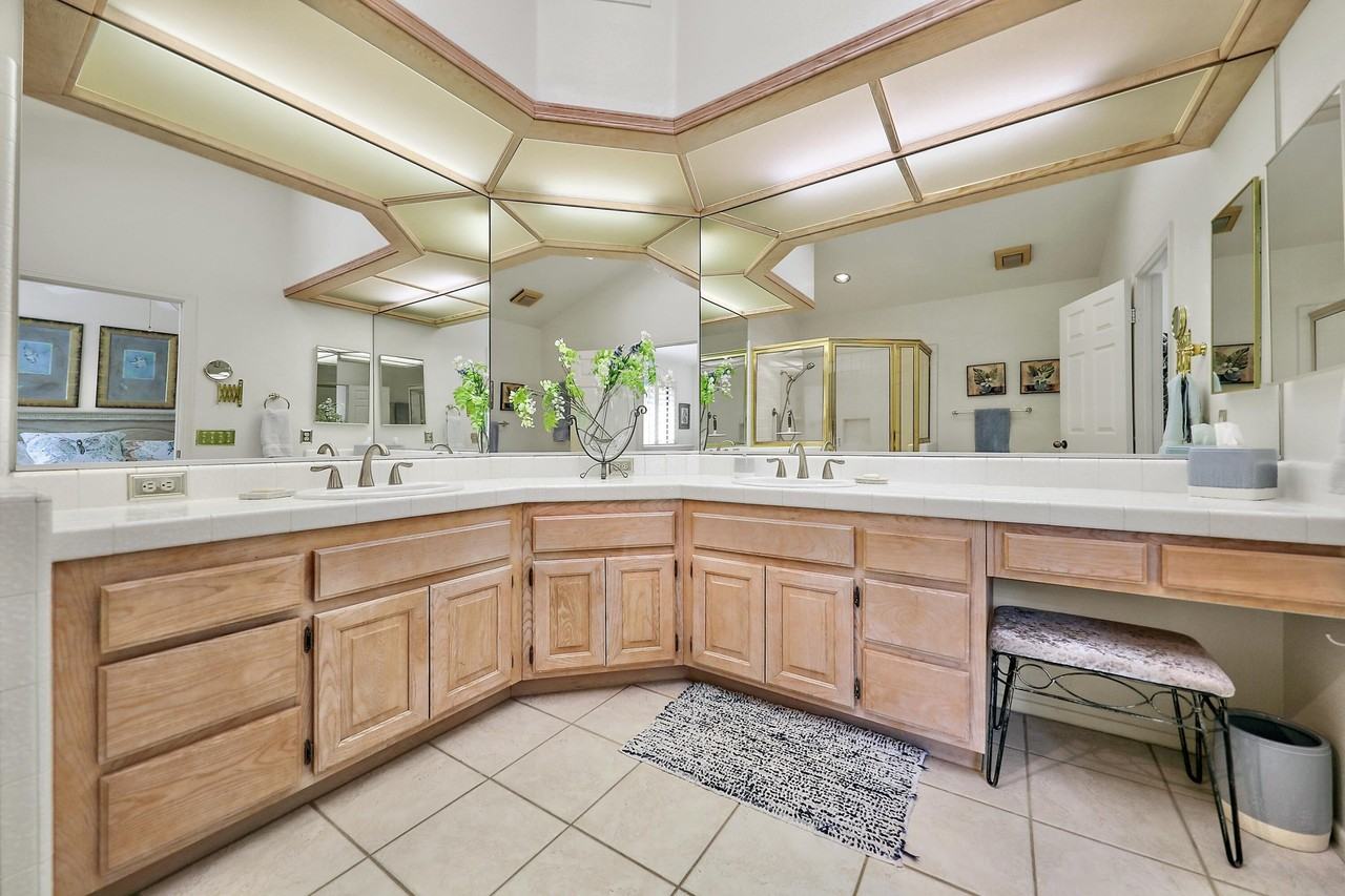 39 Blue River Dr - Photo 4 of 37