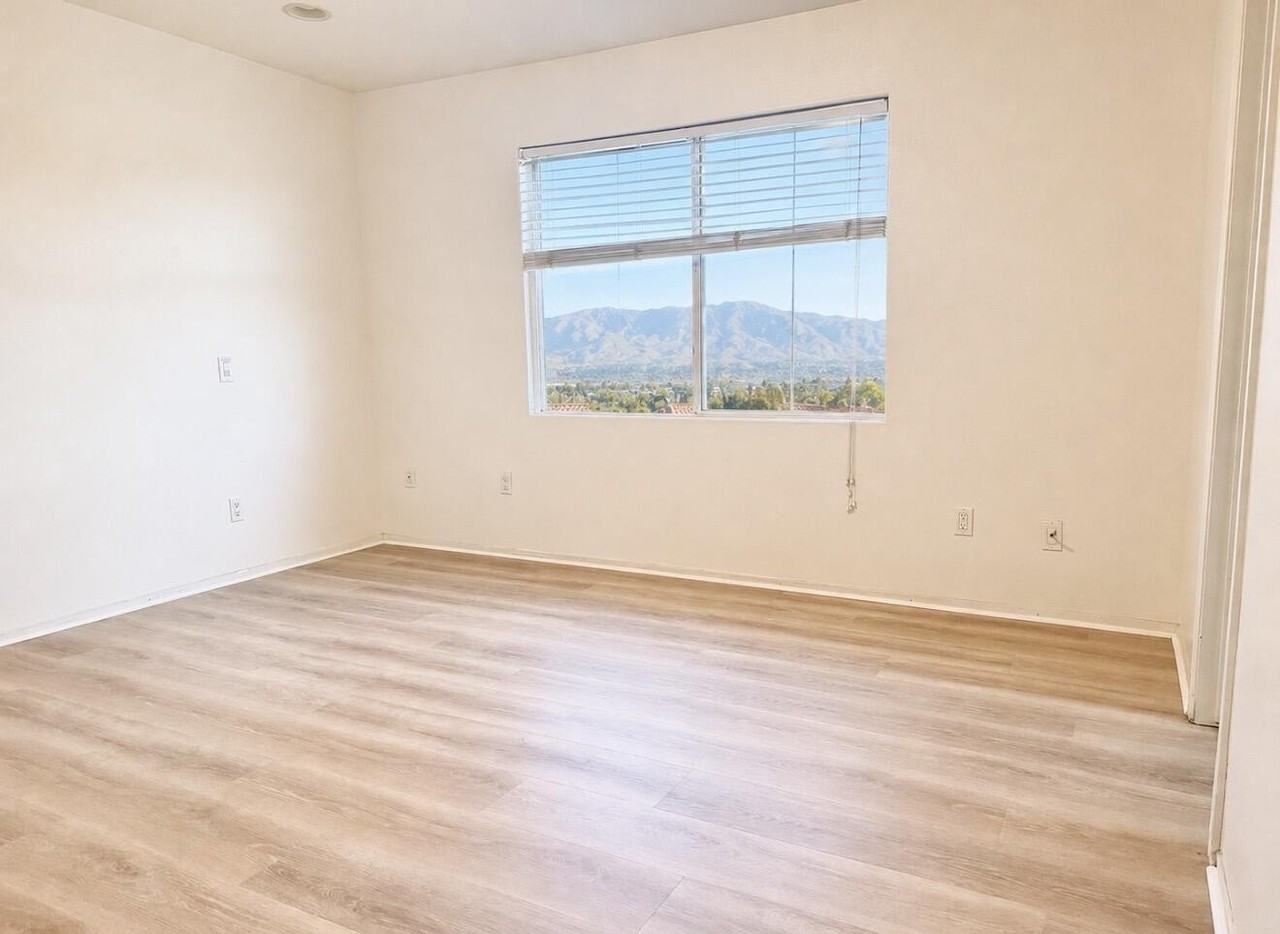 33411 Campus Ln - Photo 5 of 17