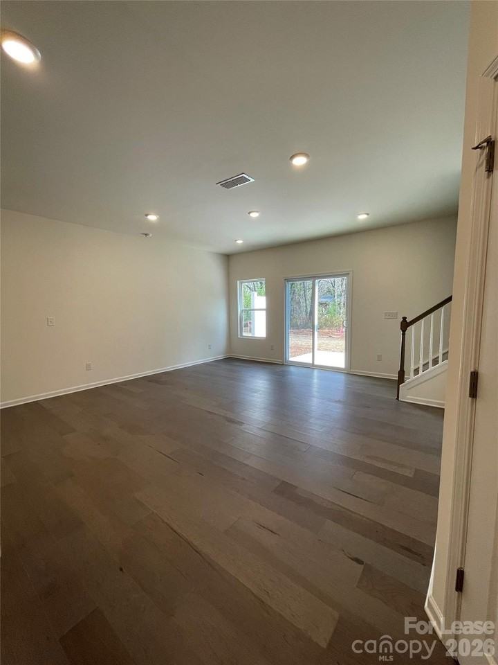 260 Abington St - Photo 4 of 16