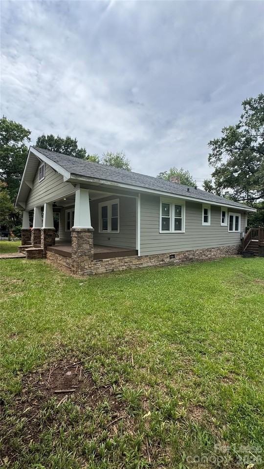 3001 Wesley Ave - Photo 2 of 12
