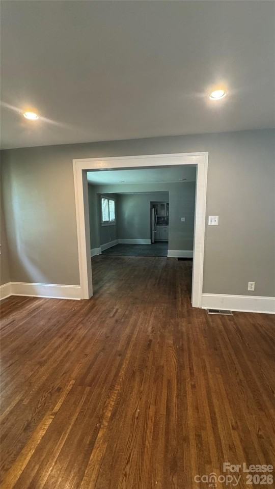 3001 Wesley Ave - Photo 4 of 12
