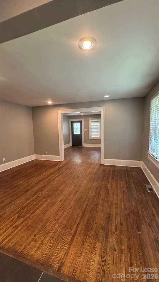3001 Wesley Ave - Photo 7 of 12