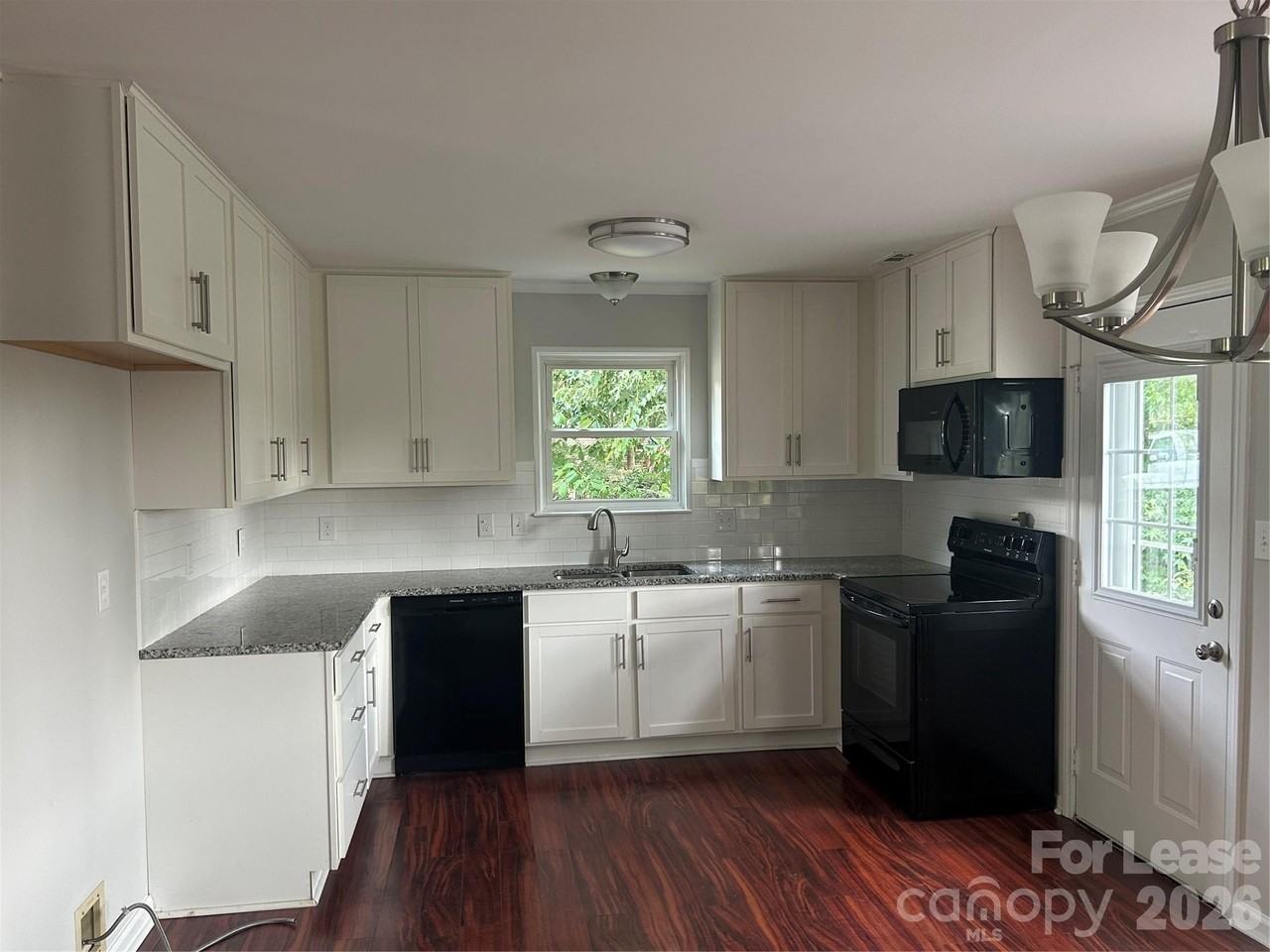 3504 Buckeye Ct - Photo 2 of 9