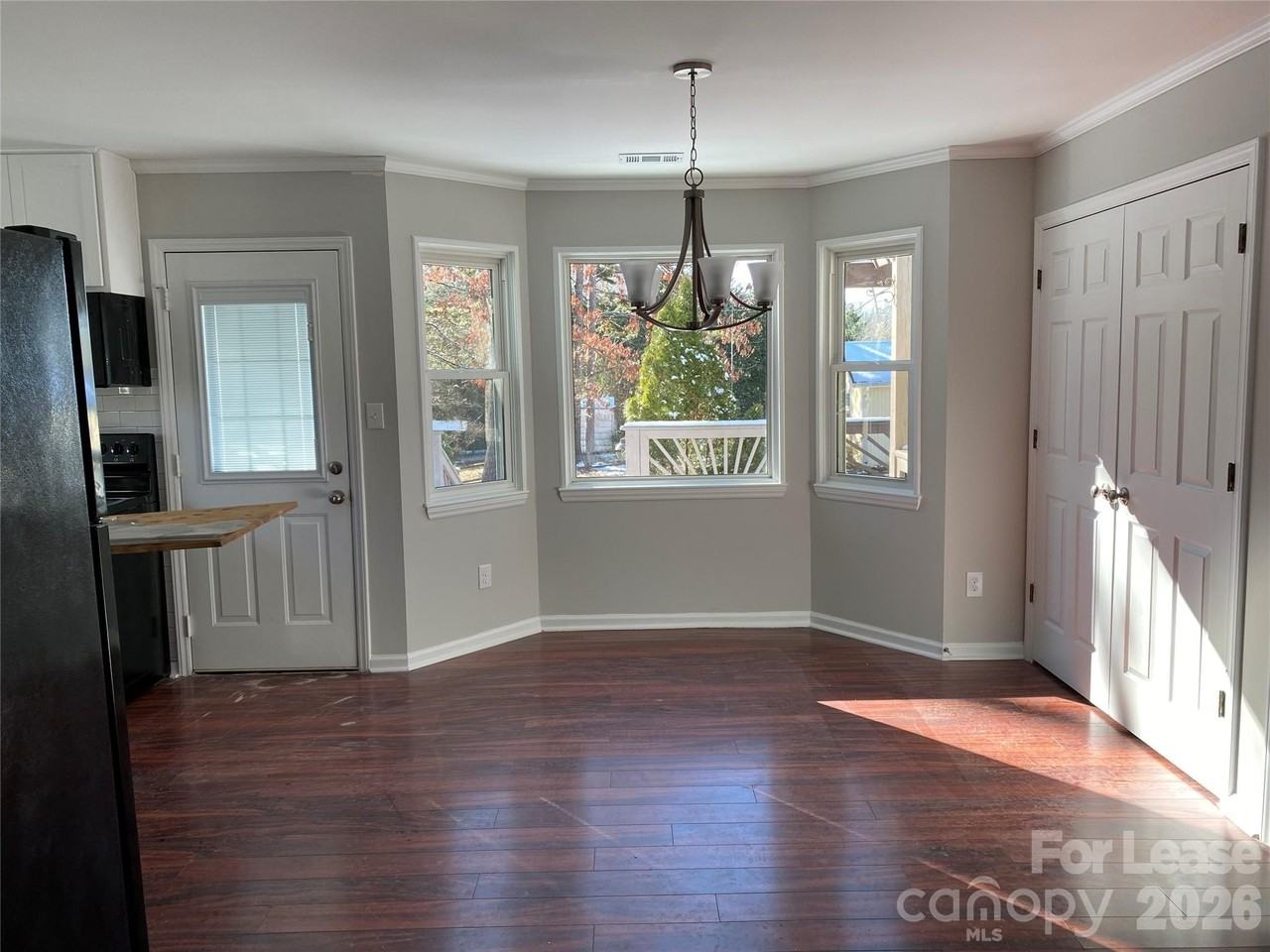 3504 Buckeye Ct - Photo 3 of 9