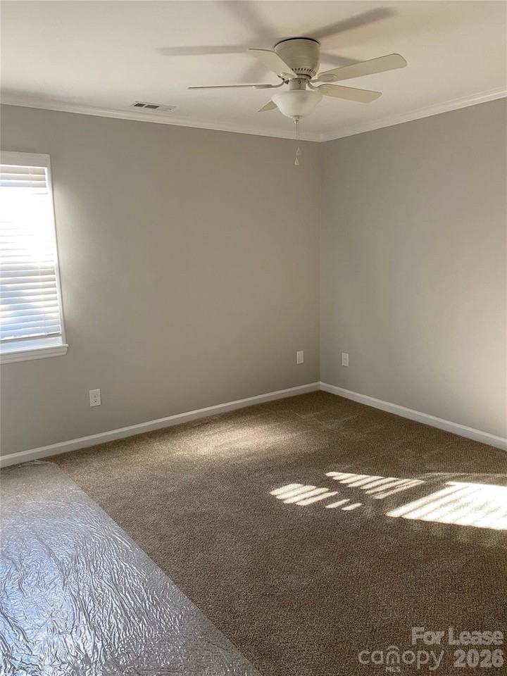 3504 Buckeye Ct - Photo 6 of 9