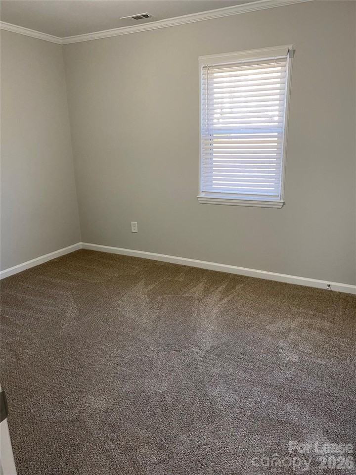 3504 Buckeye Ct - Photo 7 of 9