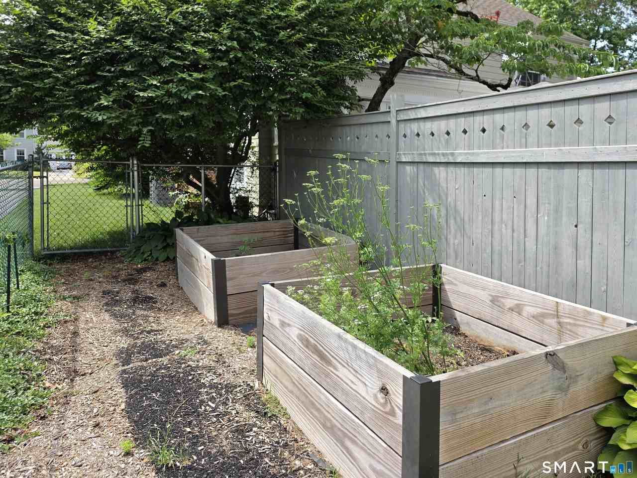 11 Alden Ave - Photo 6 of 32