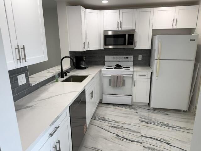 205 Se 11th Ter - Photo 3 of 7