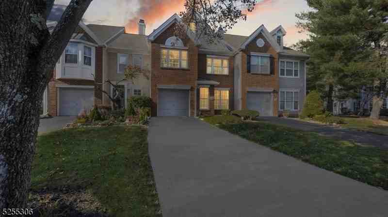 1306 Stech Dr - Photo 3 of 39
