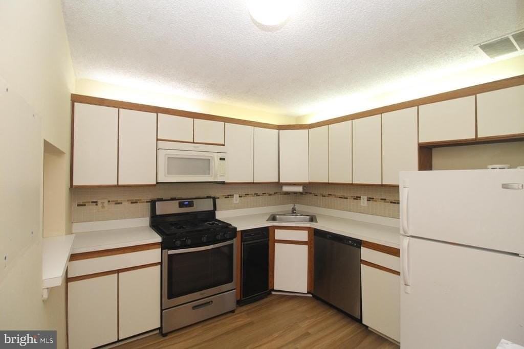 7 Joyner Ct - Photo 3 of 16