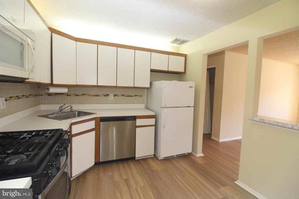 7 Joyner Ct - Photo 5 of 16