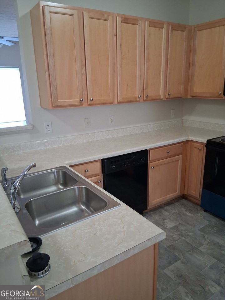 6208 Ellenwood Dr - Photo 5 of 24