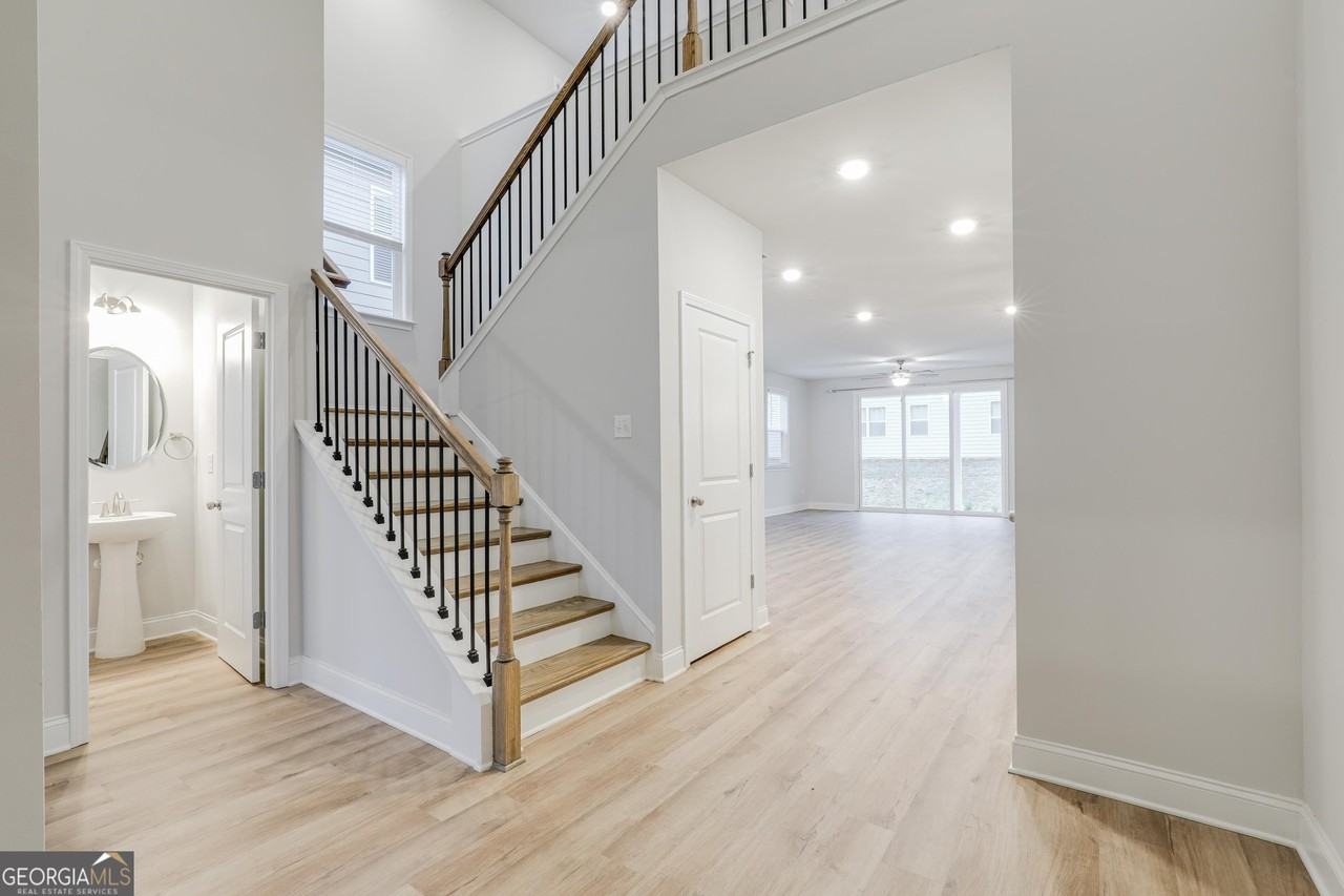 376 Caledonia Ct - Photo 6 of 50
