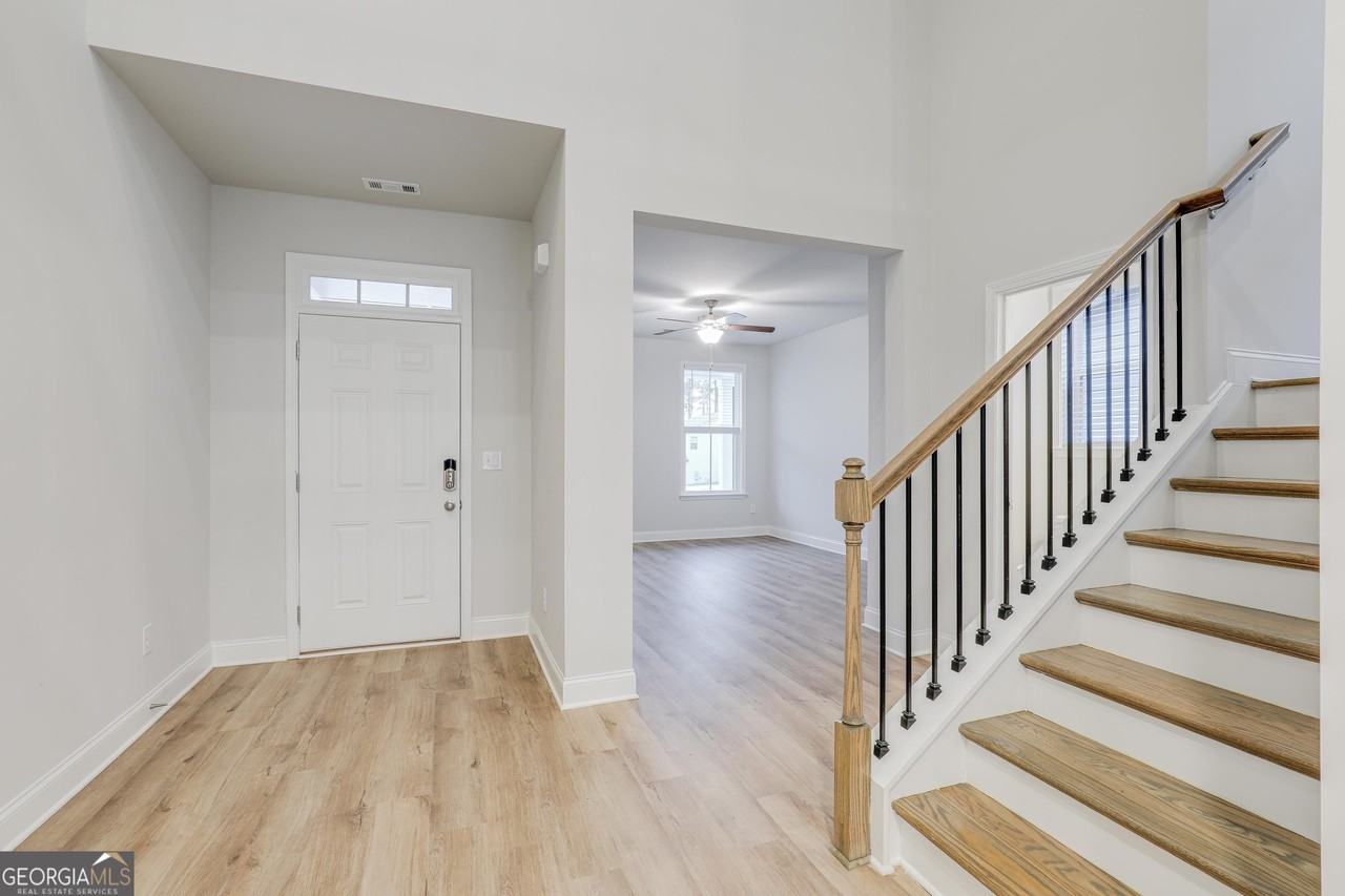 376 Caledonia Ct - Photo 7 of 50