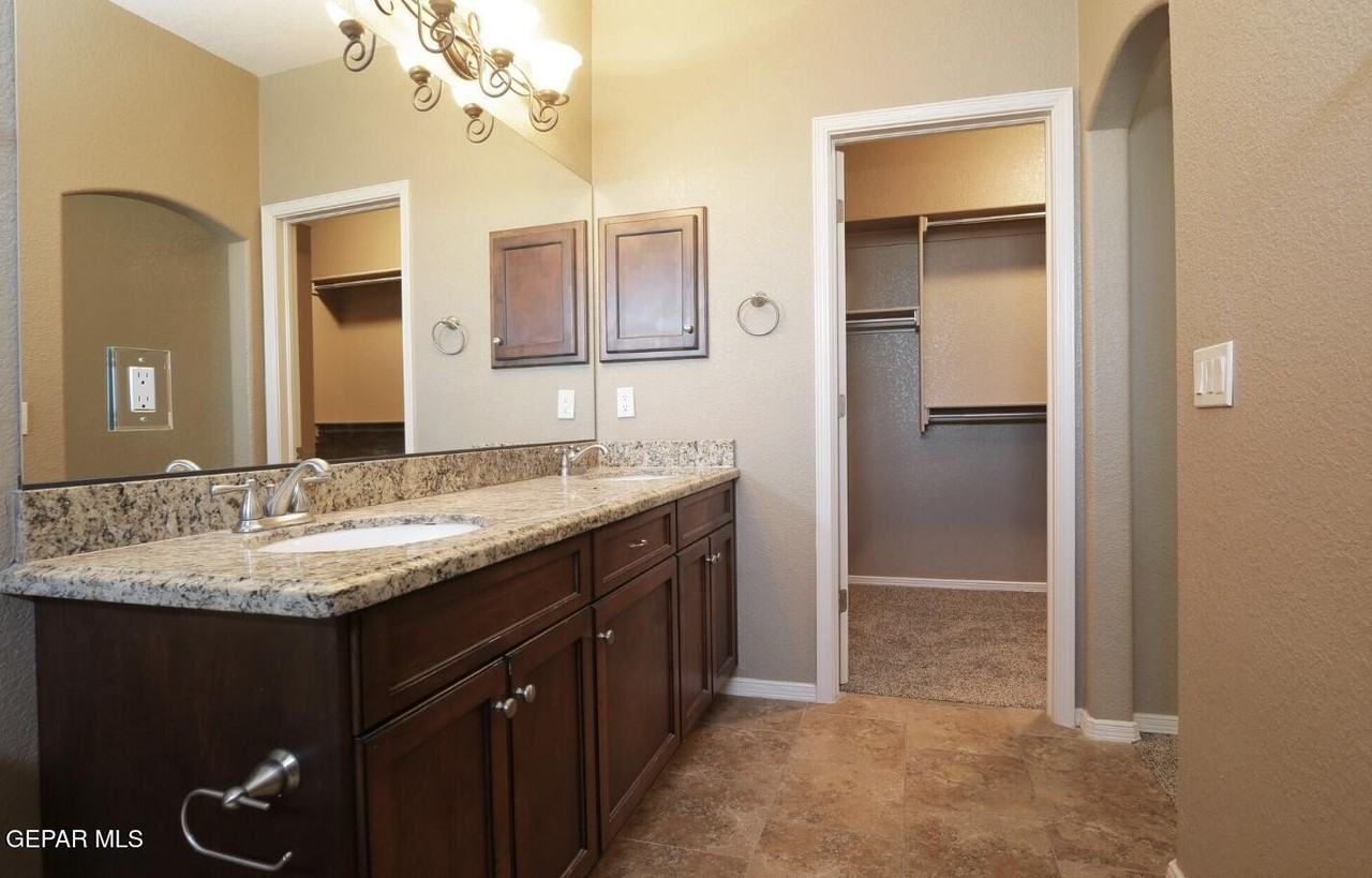 533 Green Village Ct - Photo 5 of 12