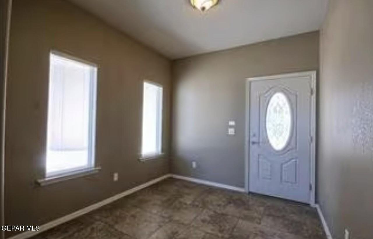 533 Green Village Ct - Photo 7 of 12