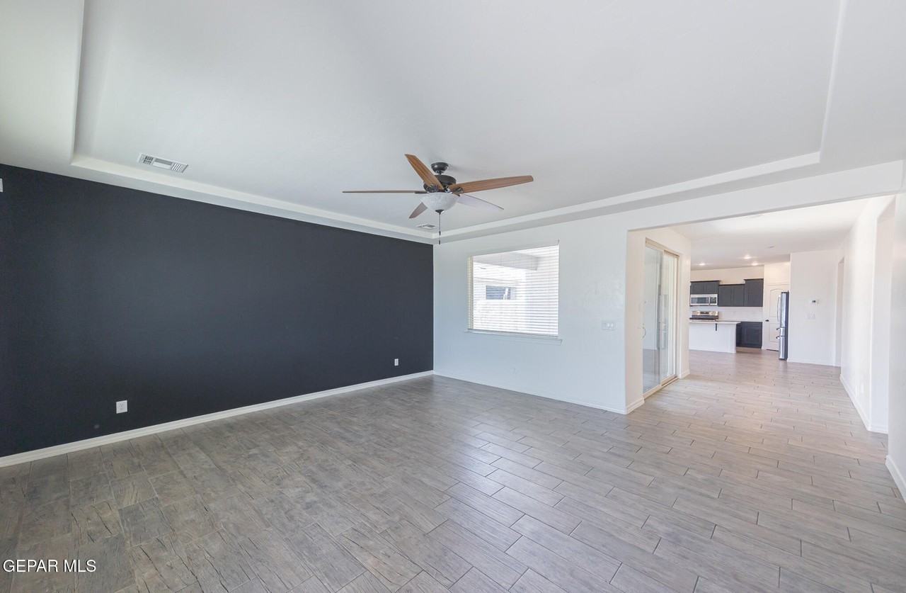 2725 Mike Price Dr - Photo 2 of 27