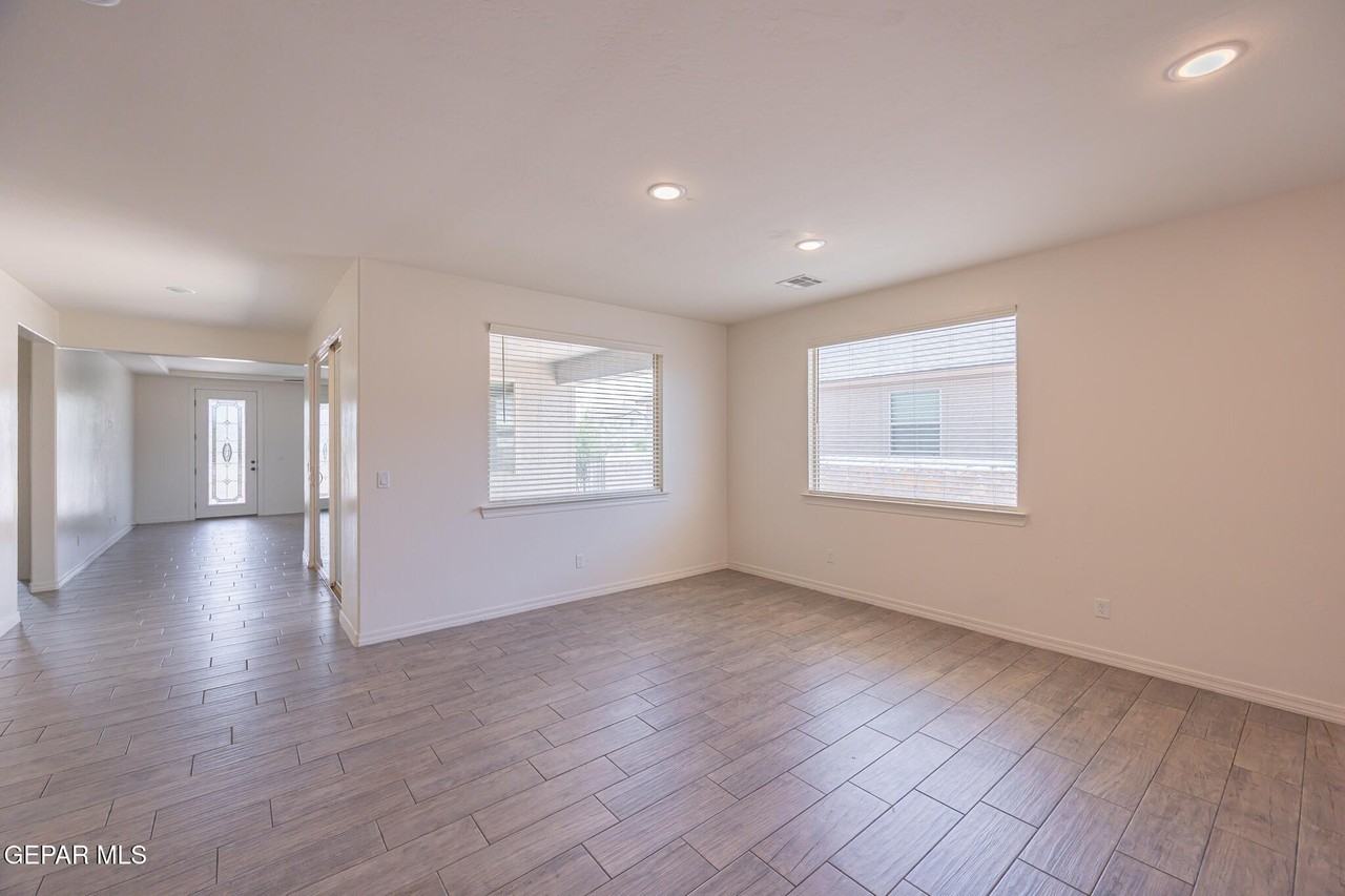 2725 Mike Price Dr - Photo 4 of 27