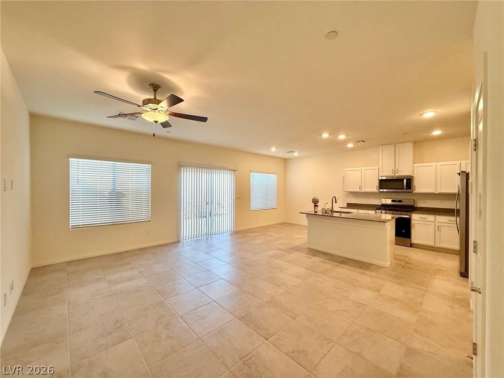 1085 Gentle Swan St - Photo 2 of 19
