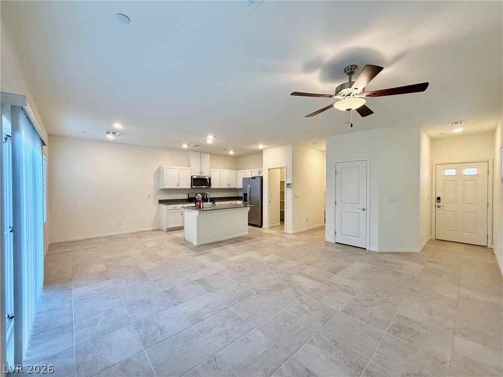 1085 Gentle Swan St - Photo 3 of 19