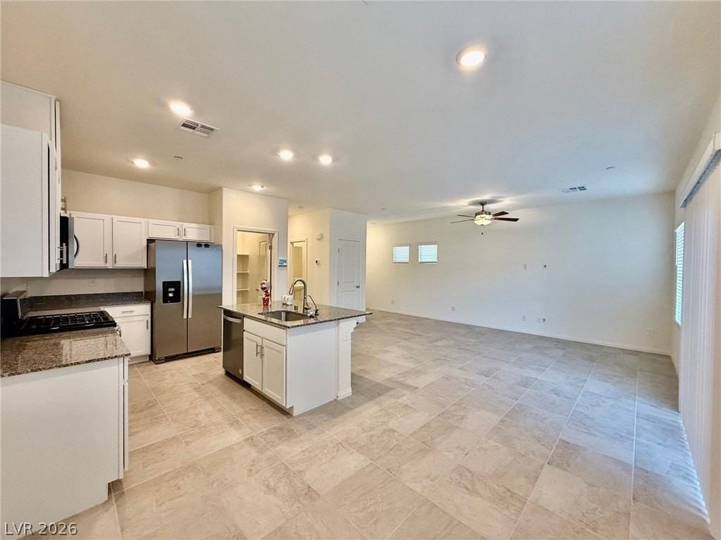 1085 Gentle Swan St - Photo 4 of 19