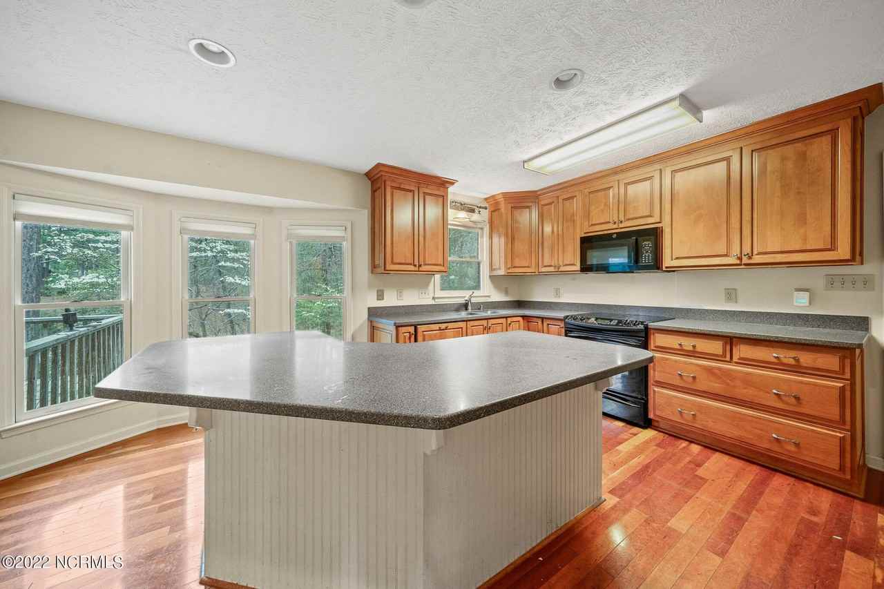 300 Clearfield Ln - Photo 5 of 39