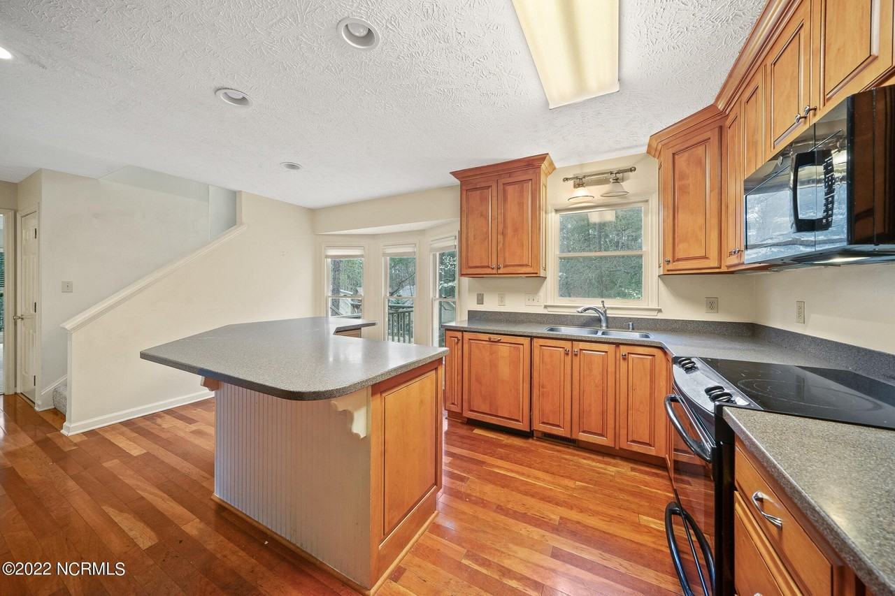 300 Clearfield Ln - Photo 6 of 39