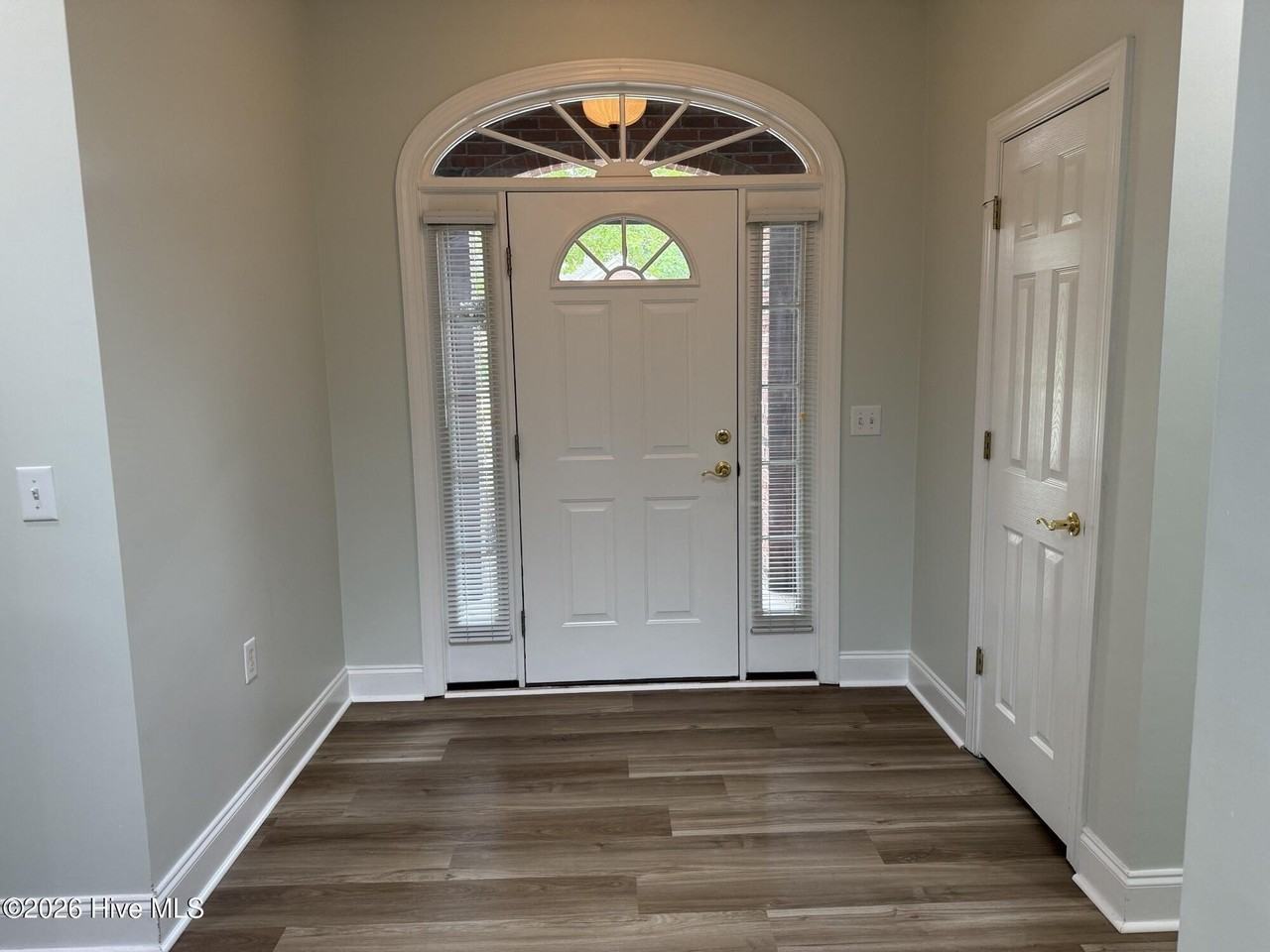 7820 Sanderling Pl - Photo 7 of 47