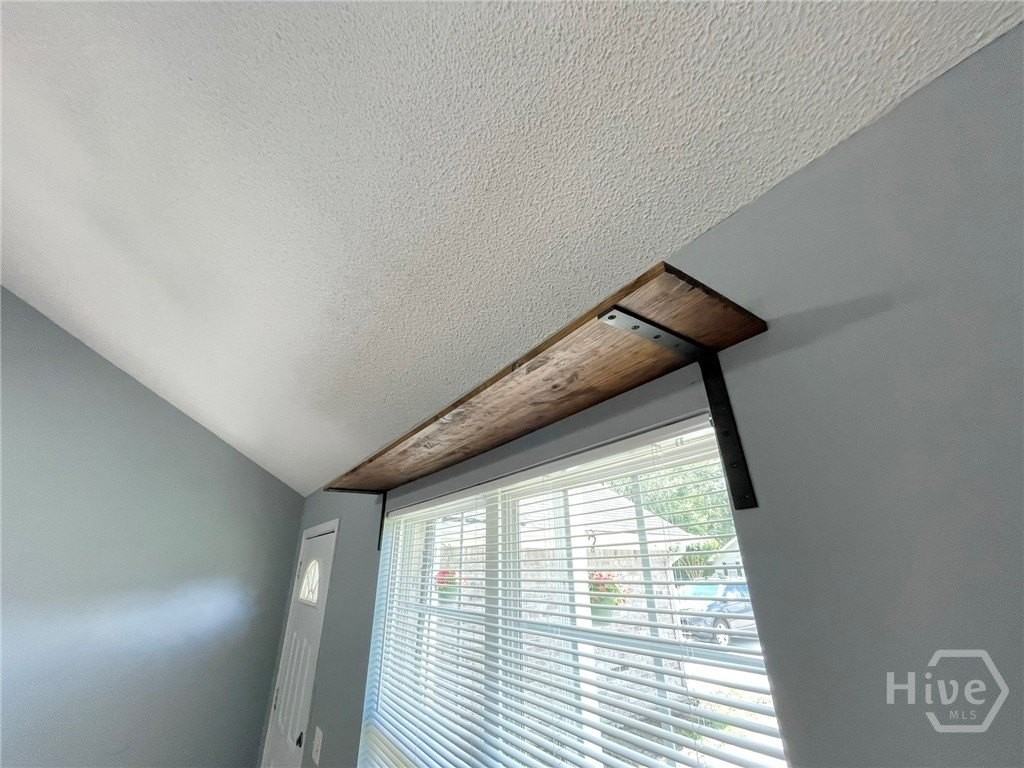 119 Mustang Dr - Photo 7 of 49