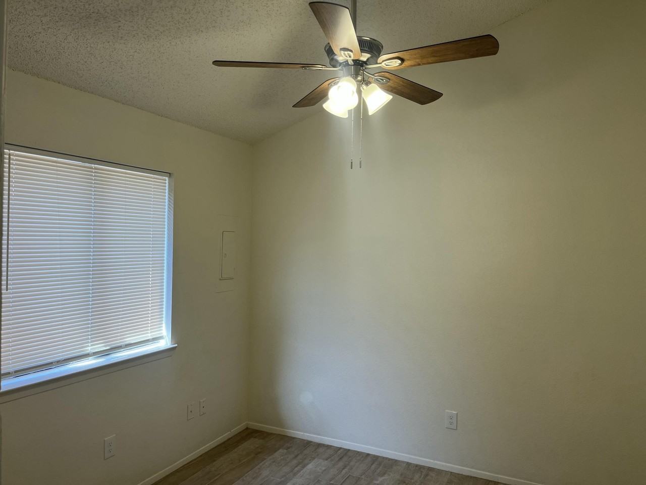141 N Troy Ave #A - Photo 7 of 12
